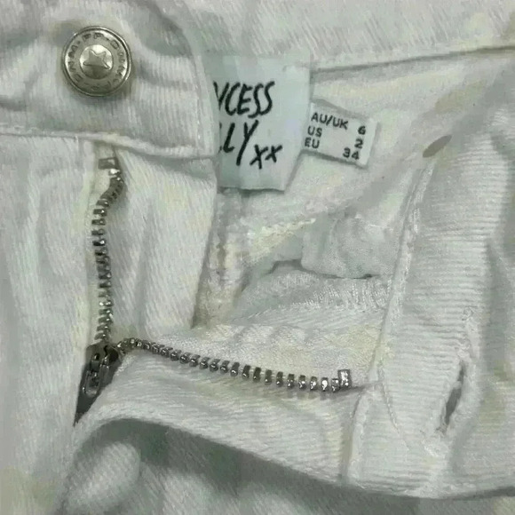 Princess Polly White Raw Hem Distressed Denim Shorty Shorts Sz 2 Boho Chic - Picture 5 of 13